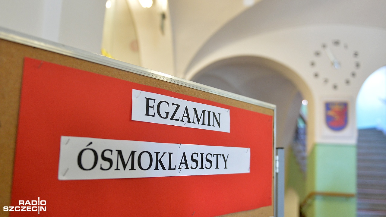 Punktualnie o godz. 9 ponad 2300 uczniów z 48 publicznych placówek w Szczecinie rozpocznie egzamin ósmoklasisty.