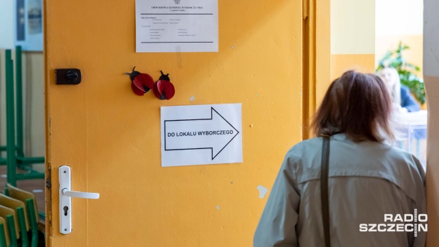 Fot. Robert Stachnik [Radio Szczecin] Mieszkańcy Gryfina głosują i szacują frekwencję [WIDEO, ZDJĘCIA]