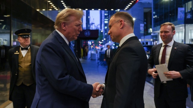 Wzajemne komplementy i pokaz bliskich, osobistych relacji - prawie 2,5 godziny trwało nowojorskie spotkanie prezydenta Andrzeja Dudy z Donaldem Trumpem.