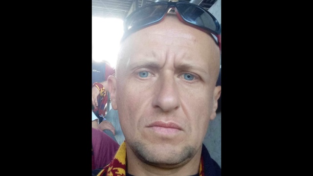 Zaginął 41-letni Paweł Gibowski - kibic Pogoni Szczecin - przed meczem z Wisłą Kraków. Ostatni raz był widziany na stacji benzynowej nieopodal Stadionu Narodowego około godziny 15.30.